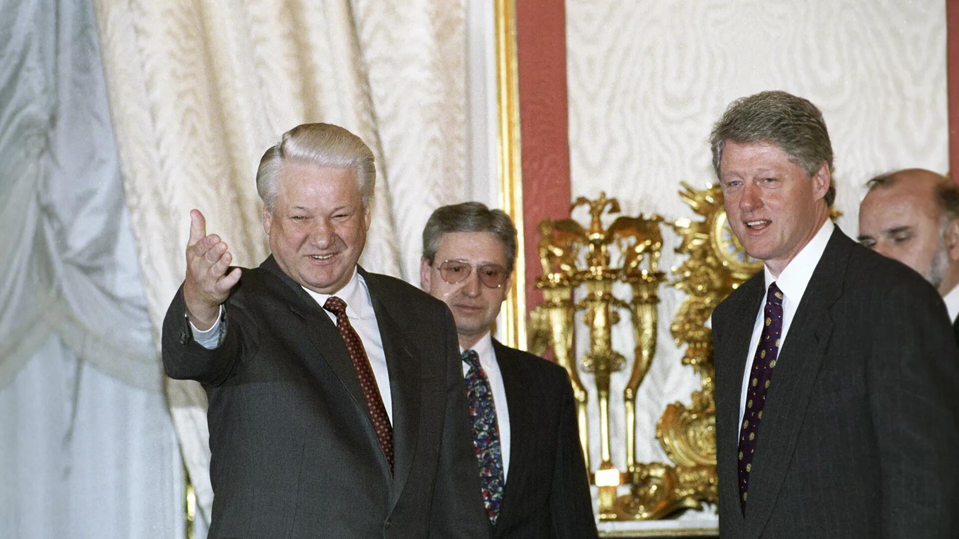 叶利钦（左）和克林顿（右） 资料图