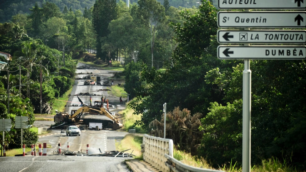 2024年5月20日，新喀里多尼亚道路上的路障。图自法媒