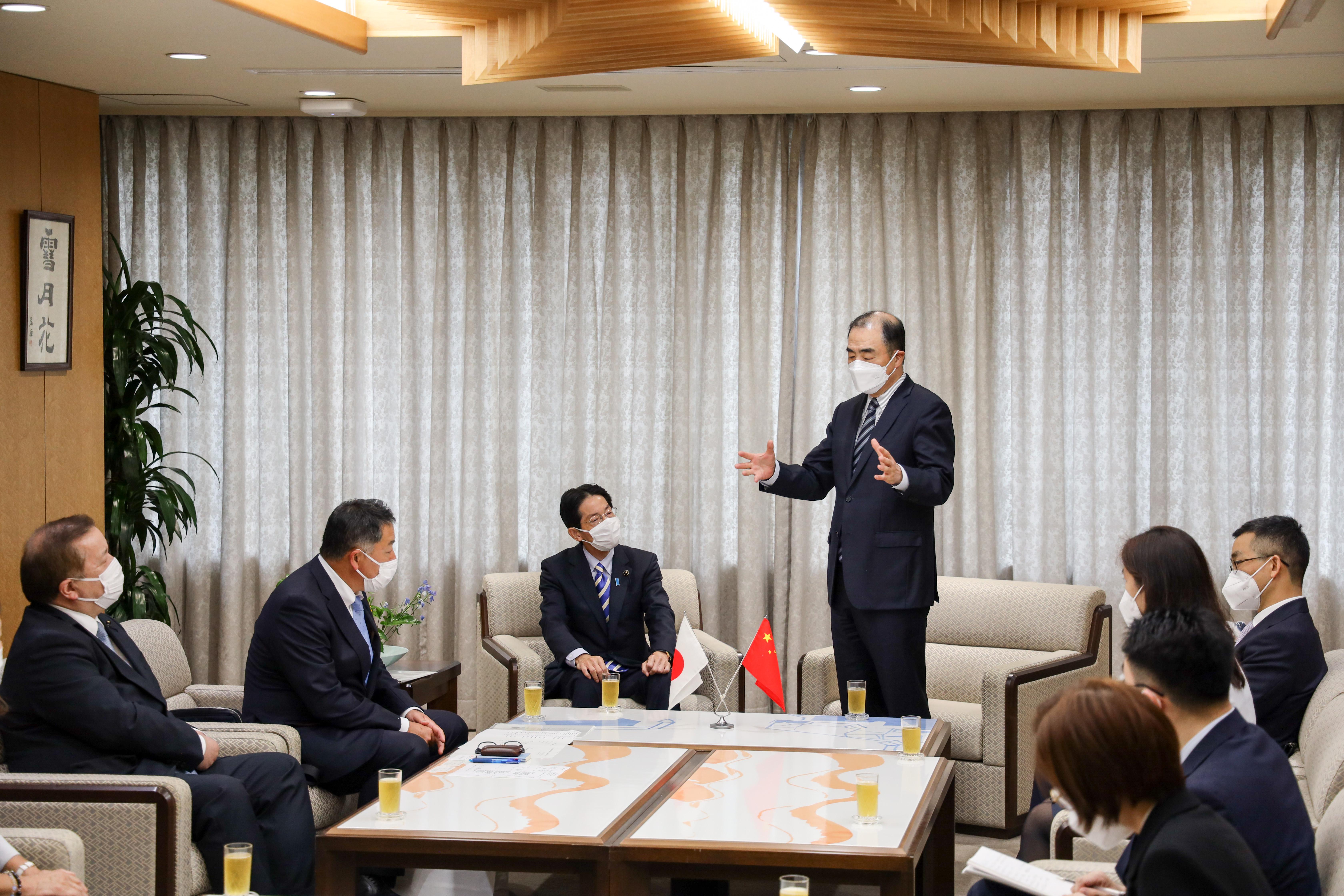 中国驻日本大使孔铉佑赴神奈川县访问交流并出席该县日中友好协会纪念