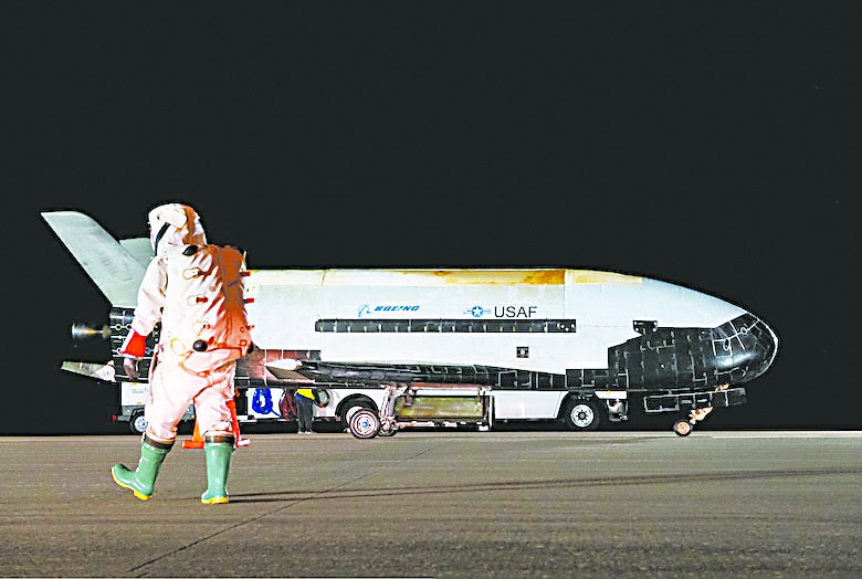 中国可重复使用试验航天器成功着陆