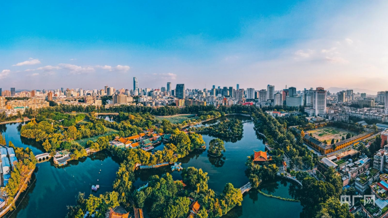 风光宜人的翠湖，扮靓春城美景（央广网记者 魏文青 摄）