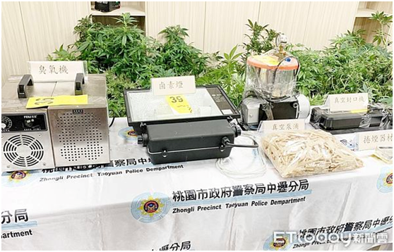 警方查获的用于种植、生产大麻和除味的真空封口机、卤素灯、臭氧机等证物。图自台湾“ETtoday新闻云”