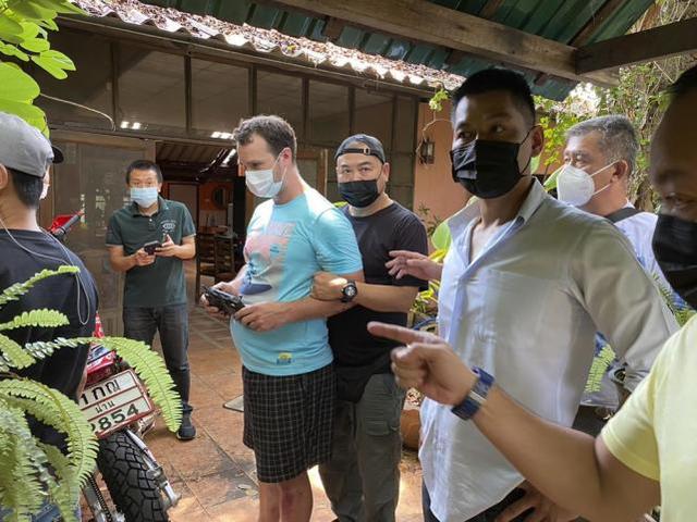 泰国警方逮捕美国公民巴尔泽 图源：美联社