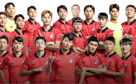 韩国网民把C罗合成在韩国队阵容照中间。 图自韩媒