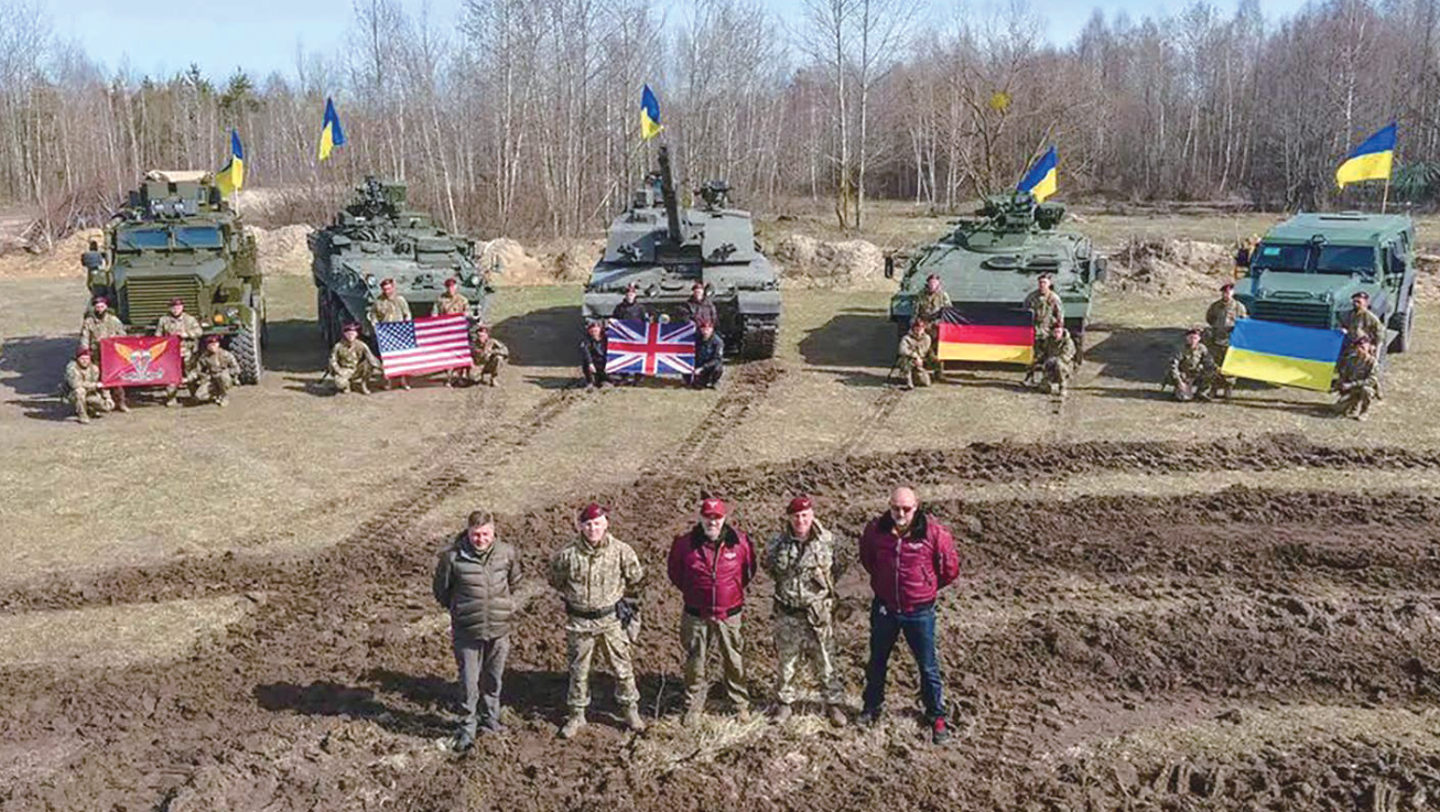 乌军发布的接收西方援助坦克装甲车的照片
