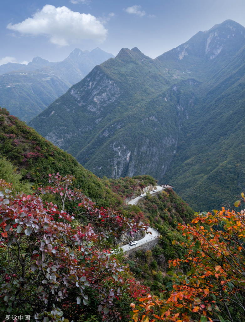 重庆兰英大峡谷山林重峦叠嶂红叶进入最佳观赏期