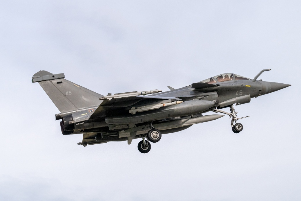 一架搭载ASMPA-R导弹的法国海军“阵风”战斗机 图源：美媒报道配图