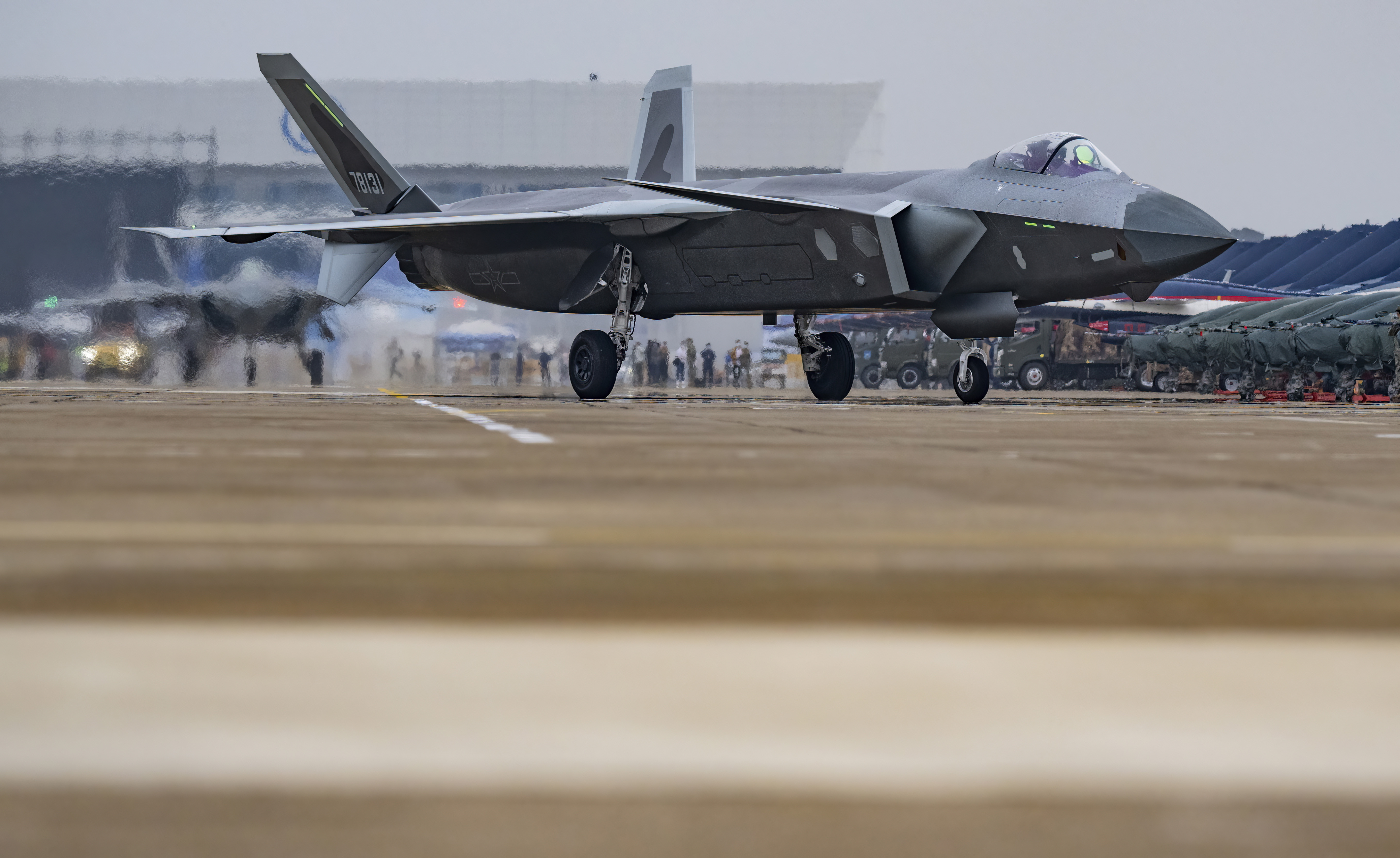 2022珠海航展前瞻:歼-20进行高机动飞行动作训练 图源 icphoto