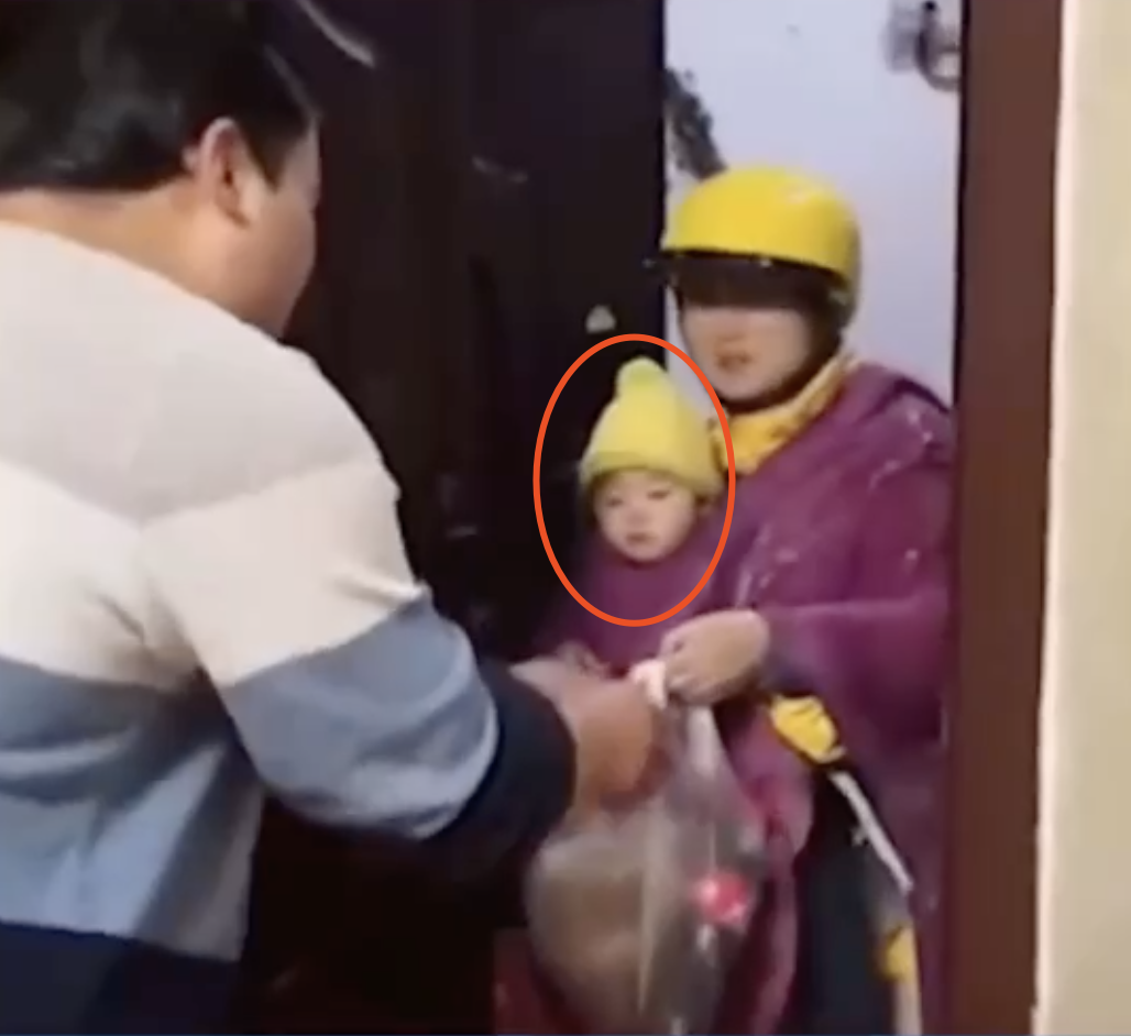 6岁女童被玩伴踹进水池，母亲：孩子连续挣扎几次，仅奶奶带来道歉_凤凰网视频_凤凰网