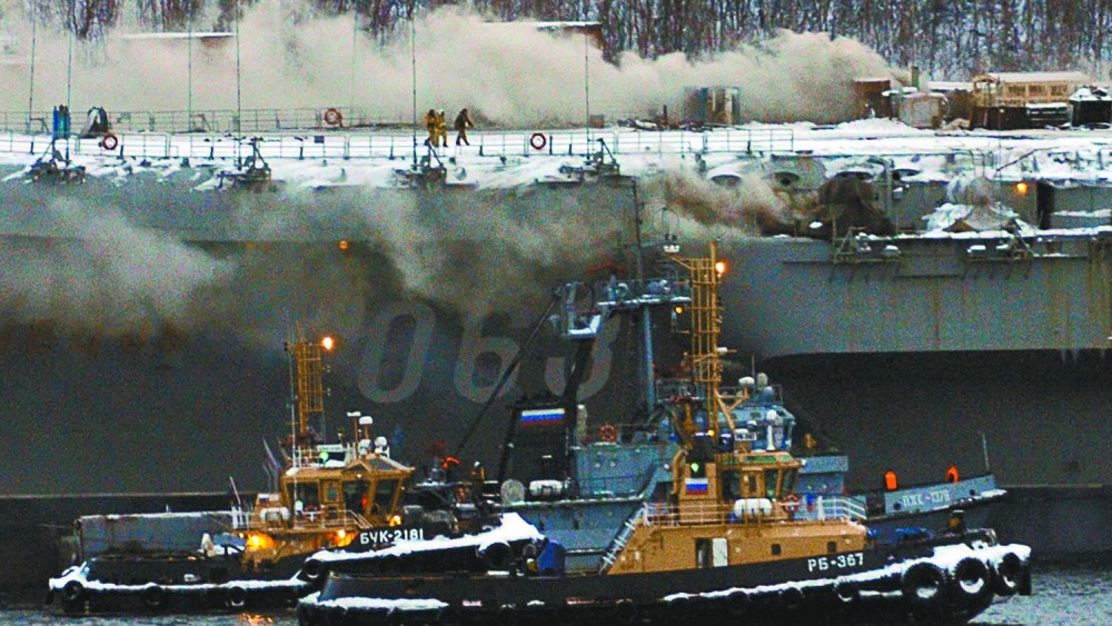 “库兹涅佐夫海军上将”号航母起火现场