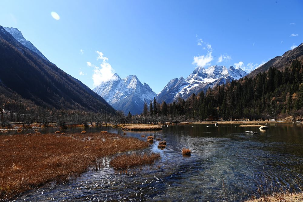 四川阿坝四姑娘山双桥沟美景如画