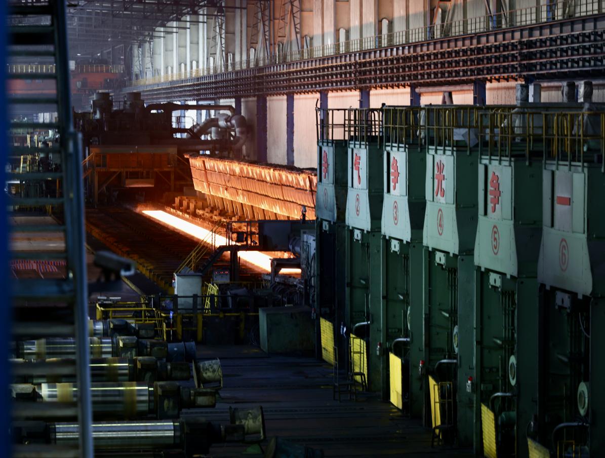 在热轧产线,感受钢铁工业自动化的震撼力量。蒋雨师 摄
