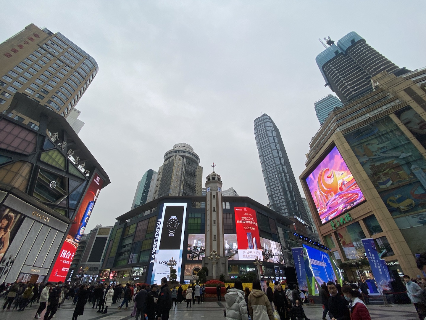 解放碑商圈街景 中国经济网记者宋雅静/摄