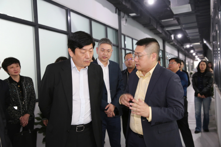 首发集团党委书记、董事长张闽一行到成都市新都区考察调研