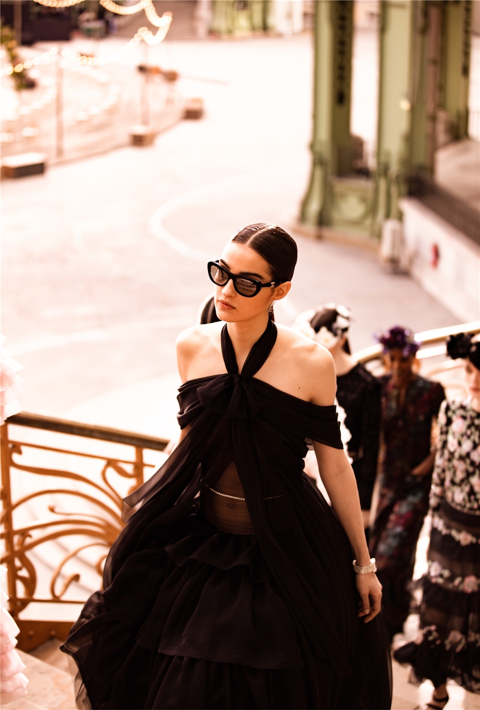 香奈儿2021春夏高定系列花絮一场暖阳下的南法浪漫婚礼