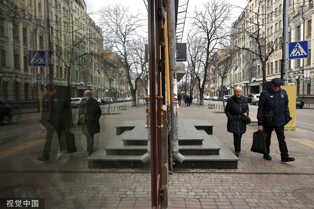 乌克兰首都基辅街头行人稀少