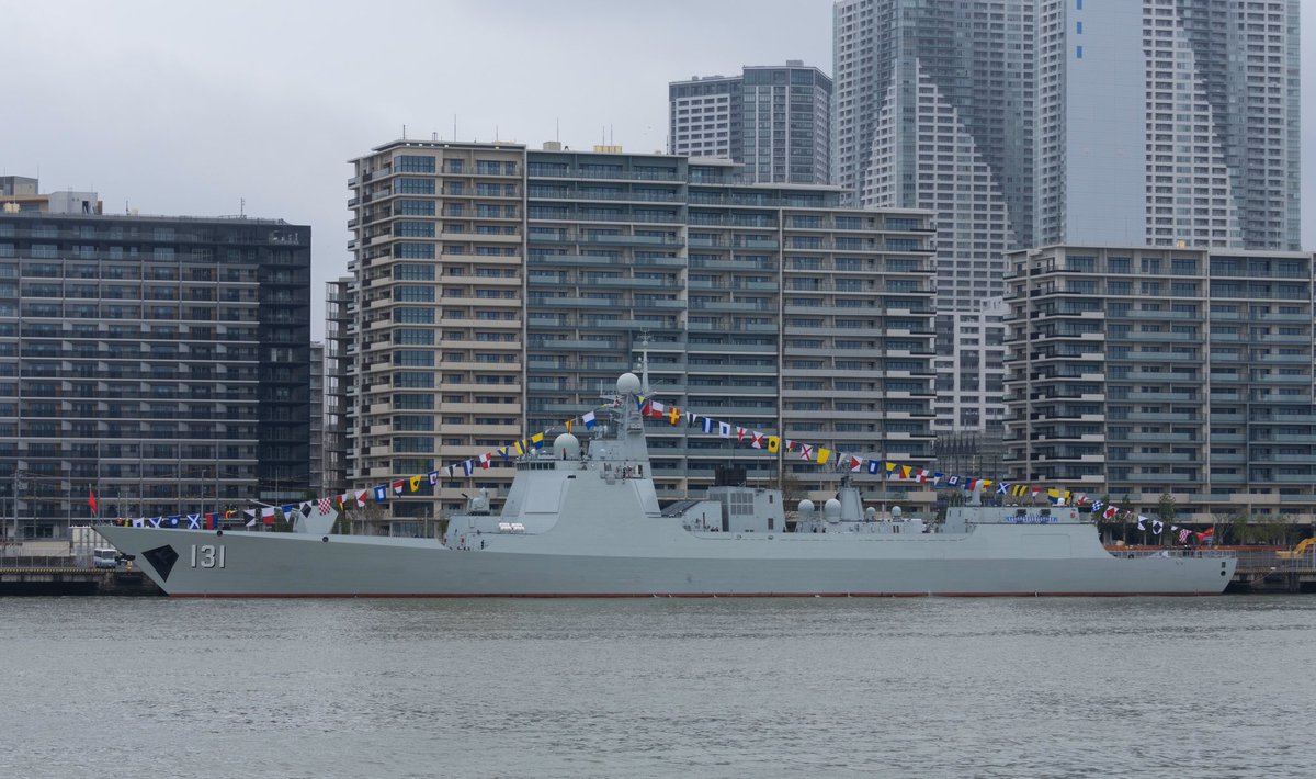 抵达东京的中国海军太原舰