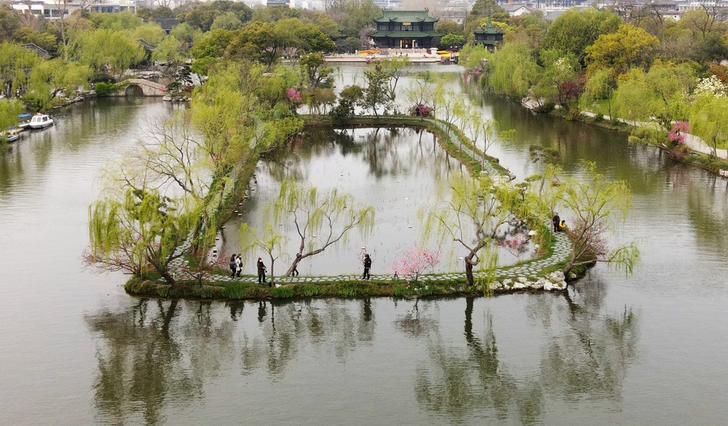 暮春四月江蘇揚州瘦西湖美景如畫