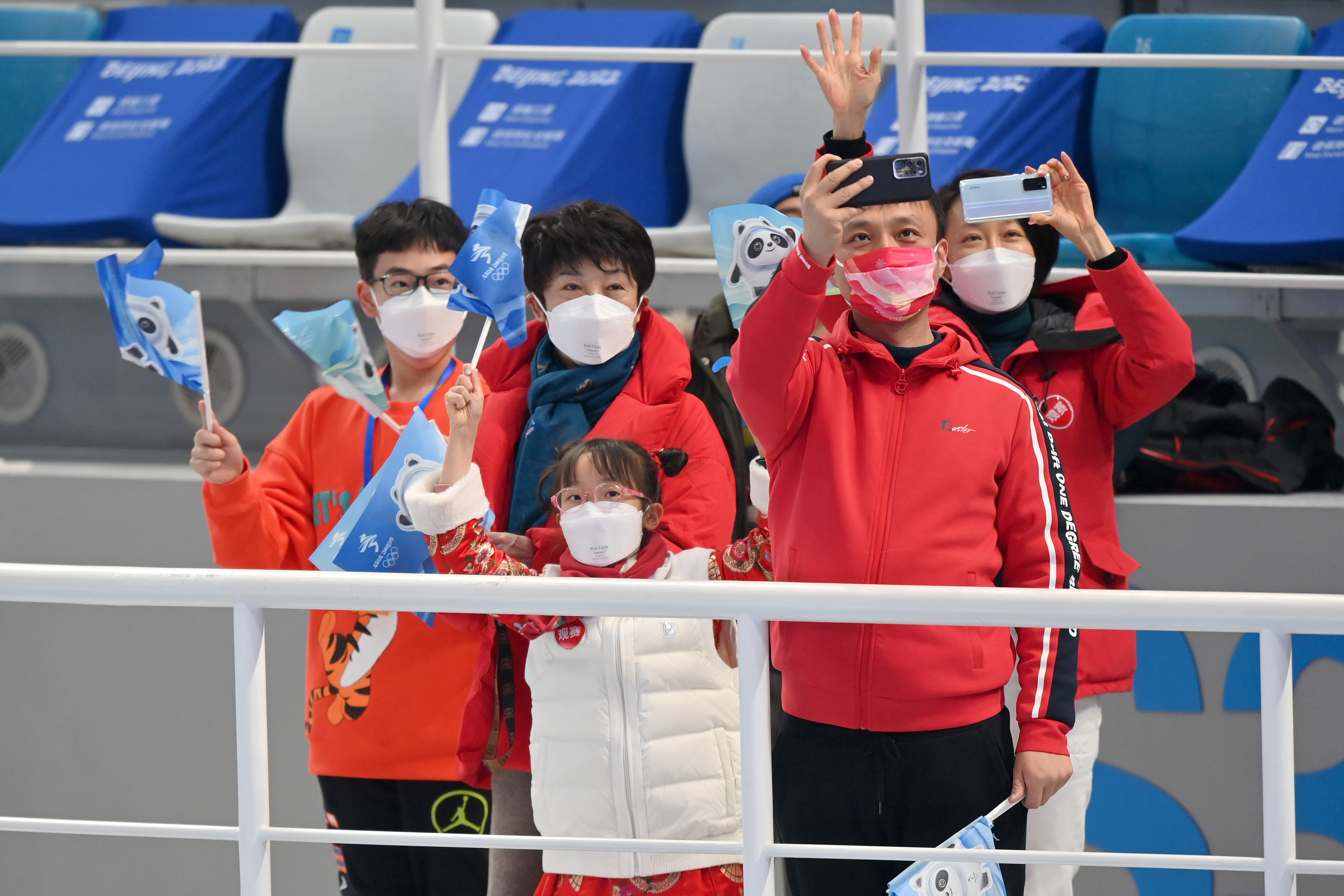 中国冬奥开门红凌智范苏圆76瑞士组合冰壶混双首胜