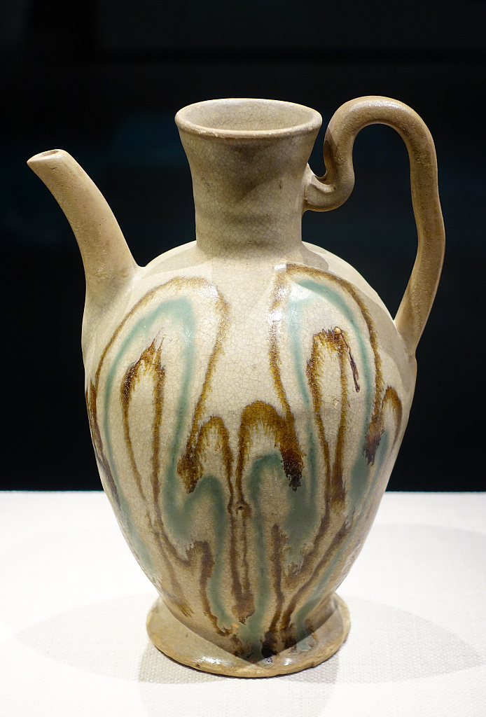 资料图”2019年05月31日，白釉褐绿彩壶，唐代长沙窑瓷器特展，长沙博物馆古代文物。（图片来源：视觉中国）