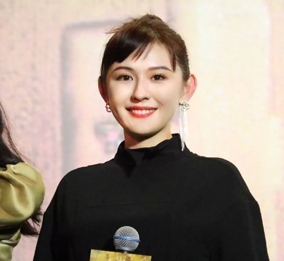 演员热依扎在《山海情》看片会现场