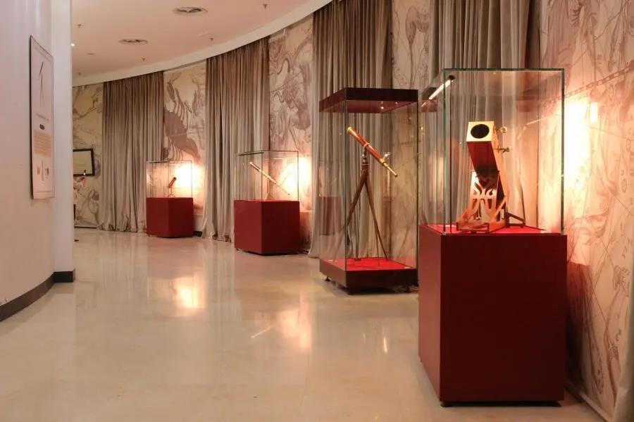 管窥宇宙——古董望远镜展