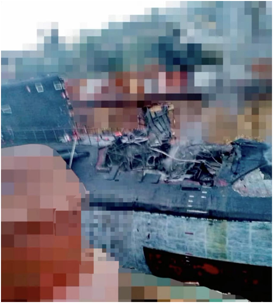 “顿河畔罗斯托夫”号潜艇受损后照片  图源：外媒