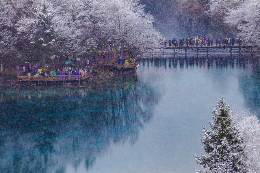 2021年3月20日,四川阿坝,时值二十四节气的春分,九寨沟景区迎来一场