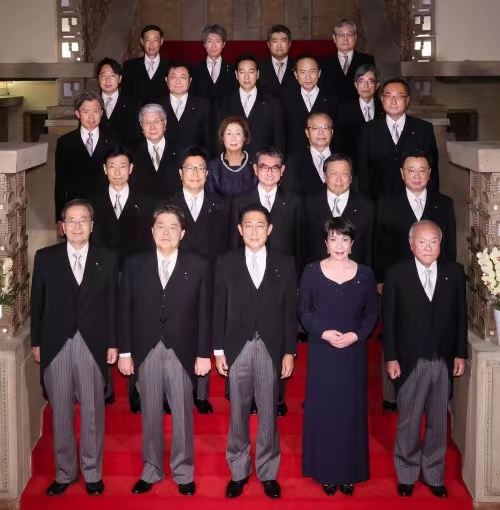 日本首相岸田文雄去年8月改组内阁后的内阁成员合影,图自日本首相官邸