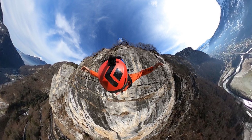 瑞士极限挑战者高空跳落镜头记录惊险瞬间