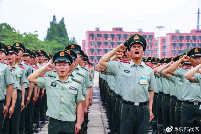 新兵授衔,列兵,请入列!