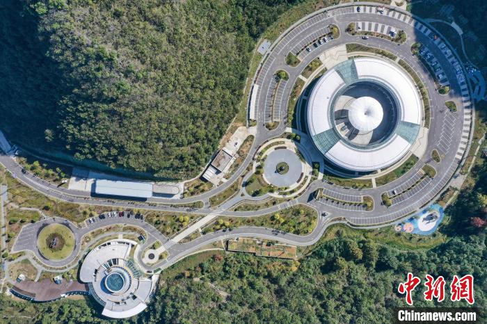 贵州平塘天空之桥高速服务区成网红打卡地