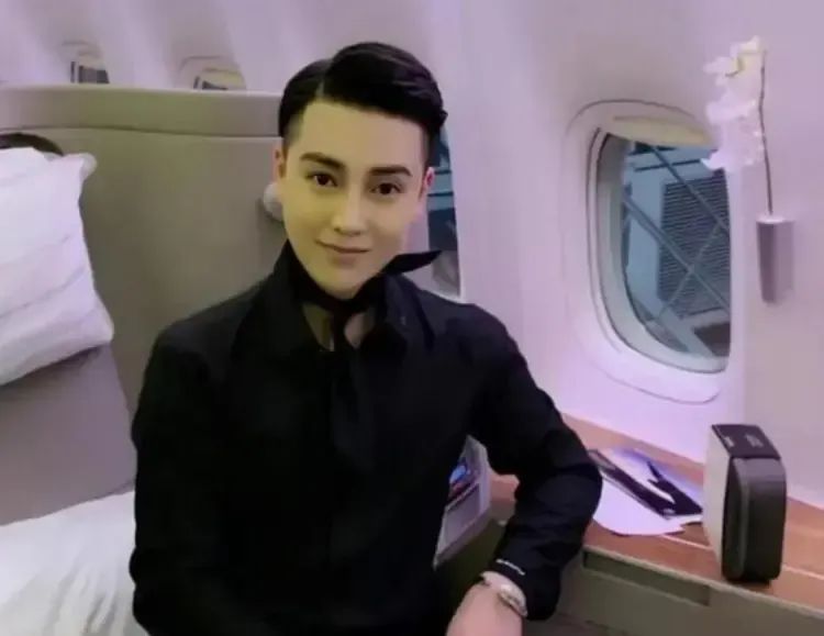 “柏公子”被查!其母亲账户流入千万资金……此前高调炫富被封禁