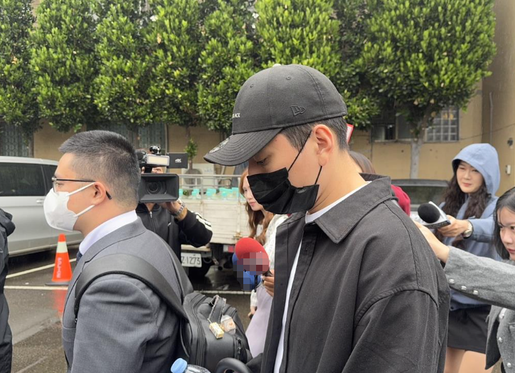 王大陆涉逃避兵役案,11月18日新北地方法院首度开庭审理。图源:台湾中时新闻网