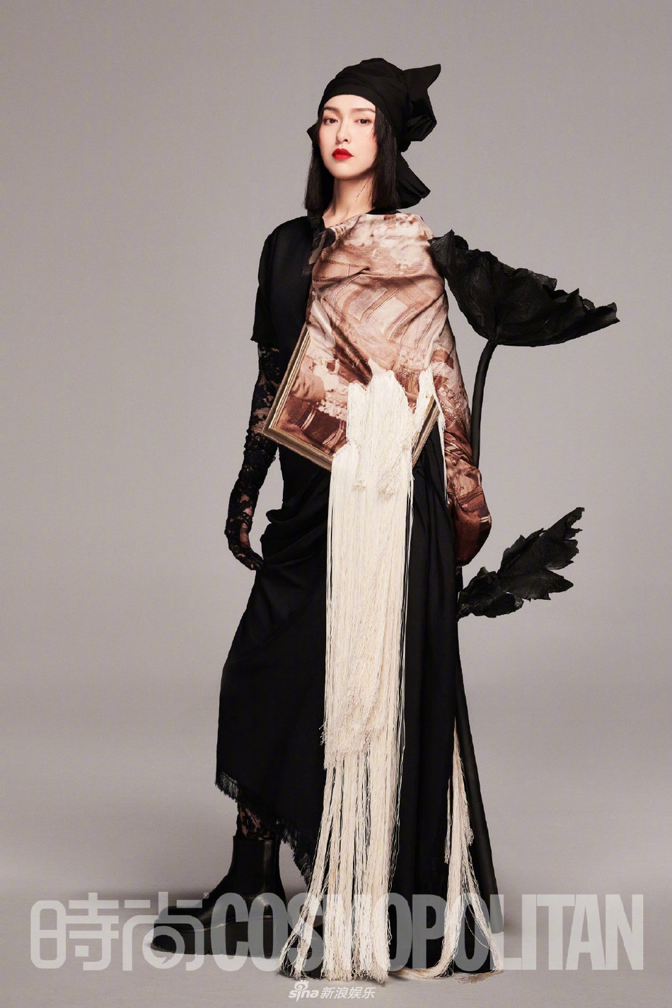 唐嫣红黑风时尚大片曝光02亮片红衣配黑色头巾化身摩登女郎