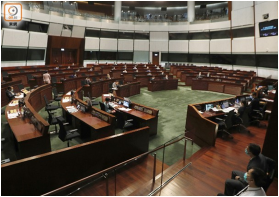 香港立法会今日恢复《国歌条例草案》二读辩论。（图源：香港“东网”）