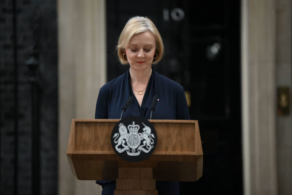 当地时间20日，英国首相伊丽莎白·特拉斯宣布辞去首相职务和执政党保守党党首职务