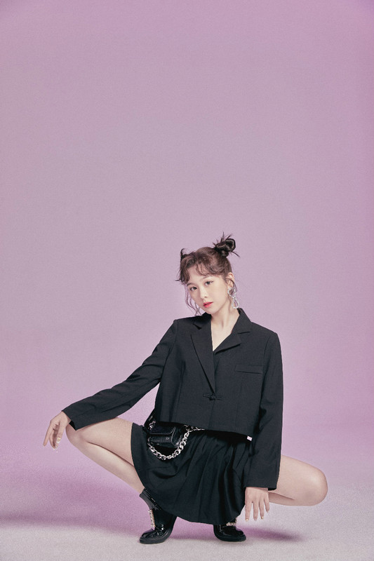 文竹甜飒少女写真古灵精怪尽显俏皮魅力