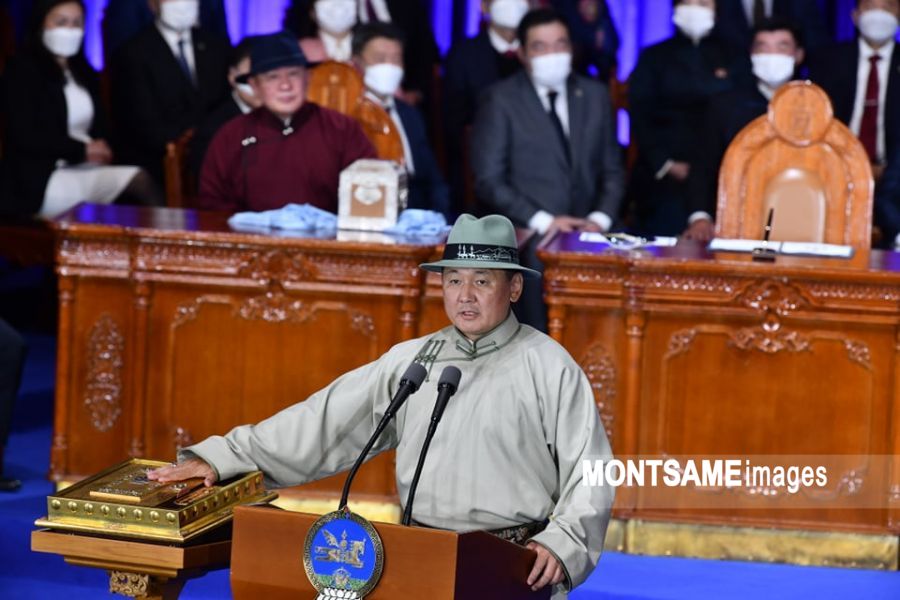 2021年6月25日,蒙古国当选总统呼日勒苏赫在首都乌兰巴托国家宫宣誓