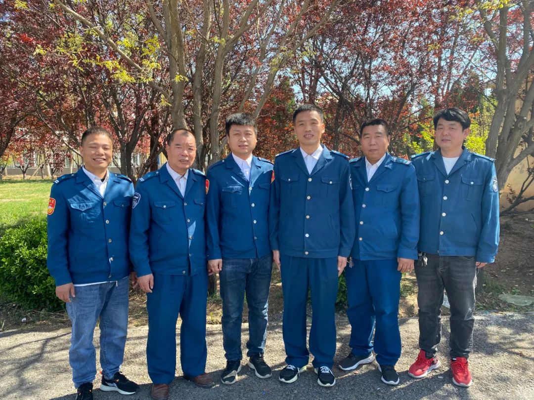 参与救援的几名公交司机。本报首席记者 刘琛敏 摄