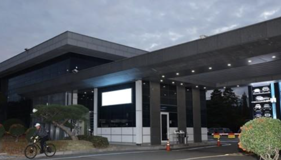 11月19日现代汽车公司蔚山工厂入口处的画面 图源:韩国媒体报道说