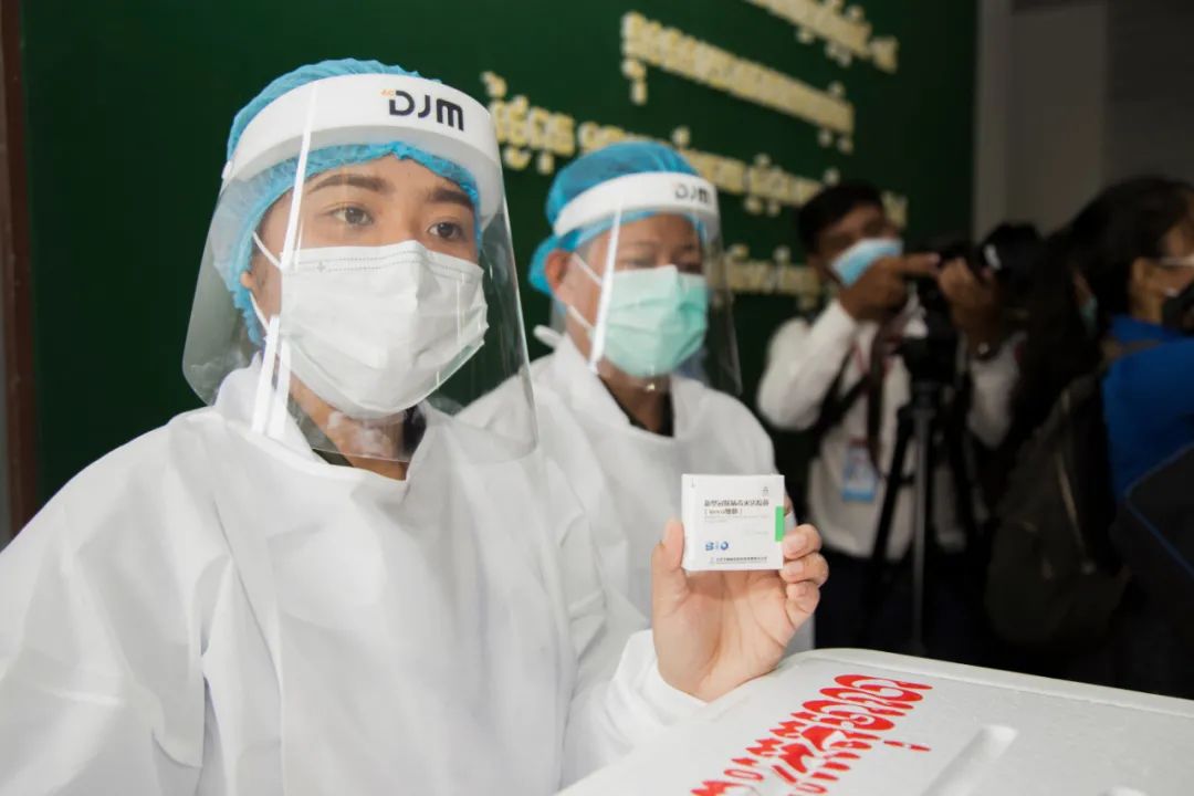 柬埔寨军队开始接种中国新冠疫苗