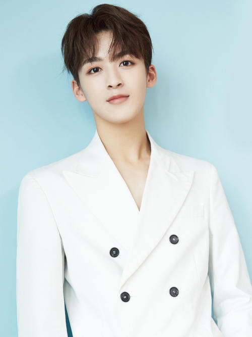 周震南被猫抓伤晒狂犬疫苗单河洛洛搞笑回应