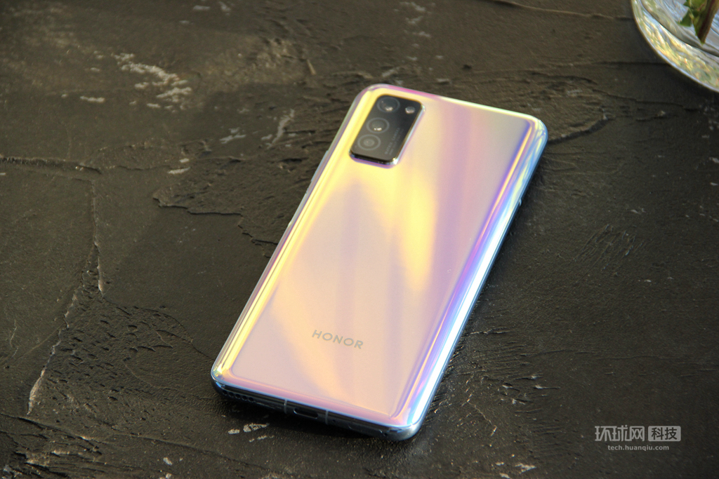 荣耀v30新品开箱全新相机矩阵排列方式磨砂后壳