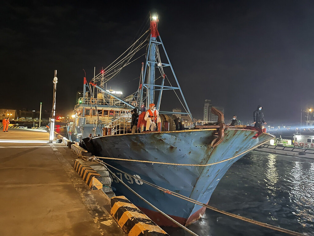 台當局又以“越界”為由扣押大陸漁船。 （圖源：台媒）