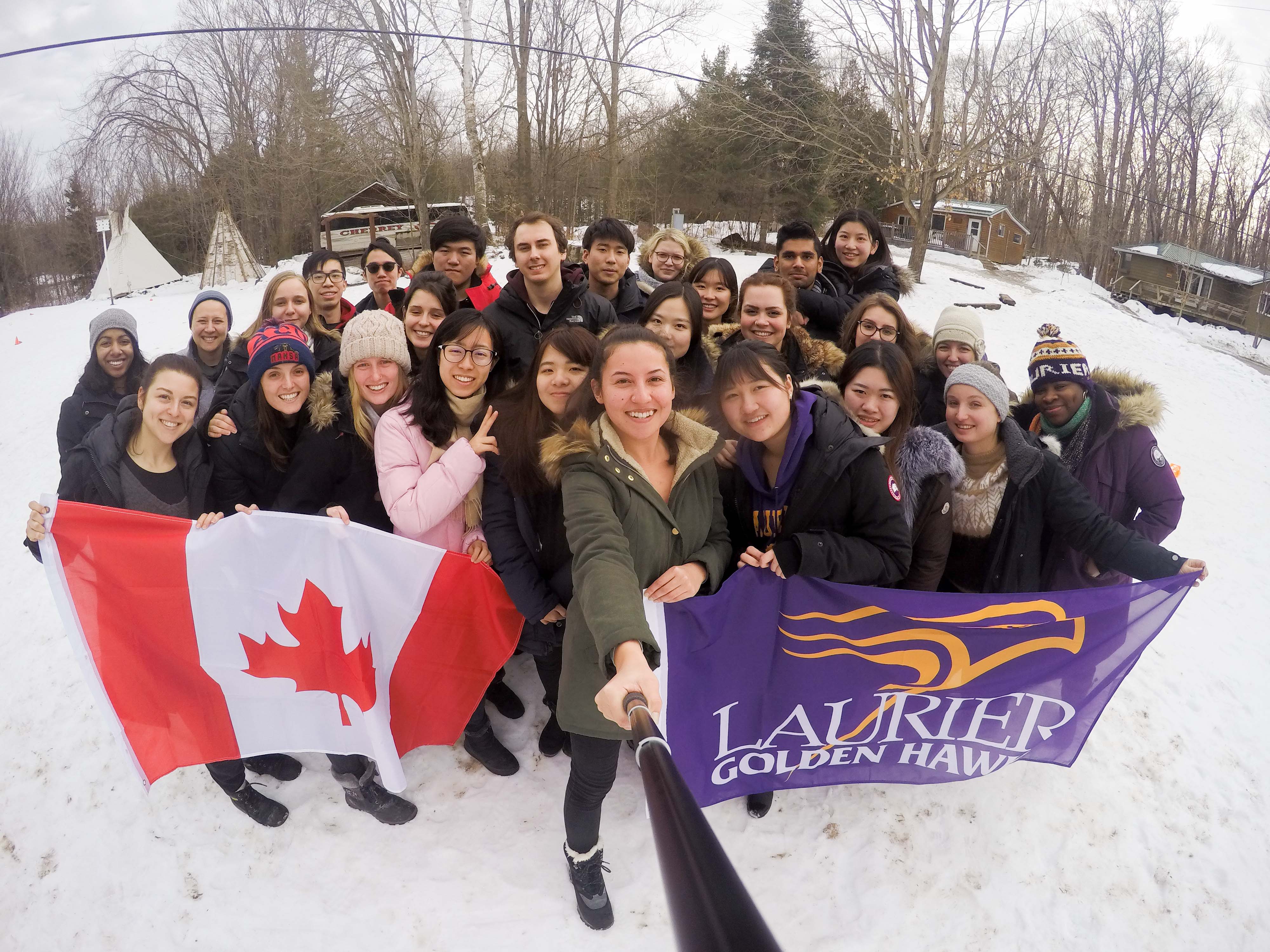 加拿大劳瑞尔大学的国际学生在参加活动。