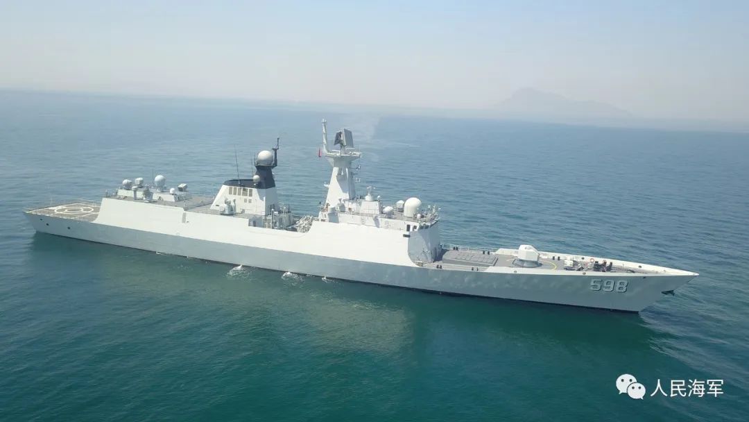 北部战区海军某驱逐舰支队 组织舰艇编队 奔赴黄海某海域开展 全要素