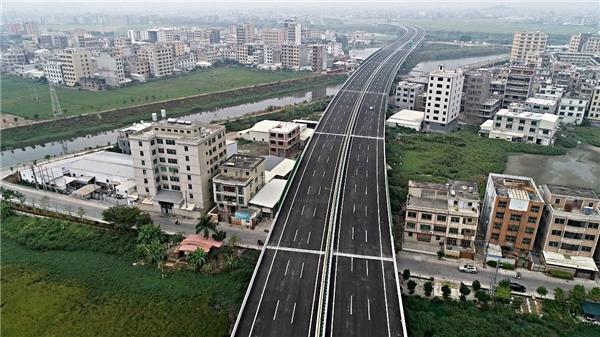 图为中铁北京工程局参建的汕揭高速汕头至揭西段建成通车