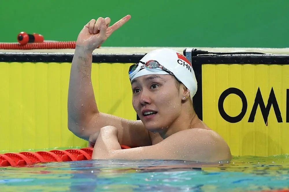 刘湘与同为广东运动员的苏炳添  隔空联动  "广东田径有添哥,广东游泳