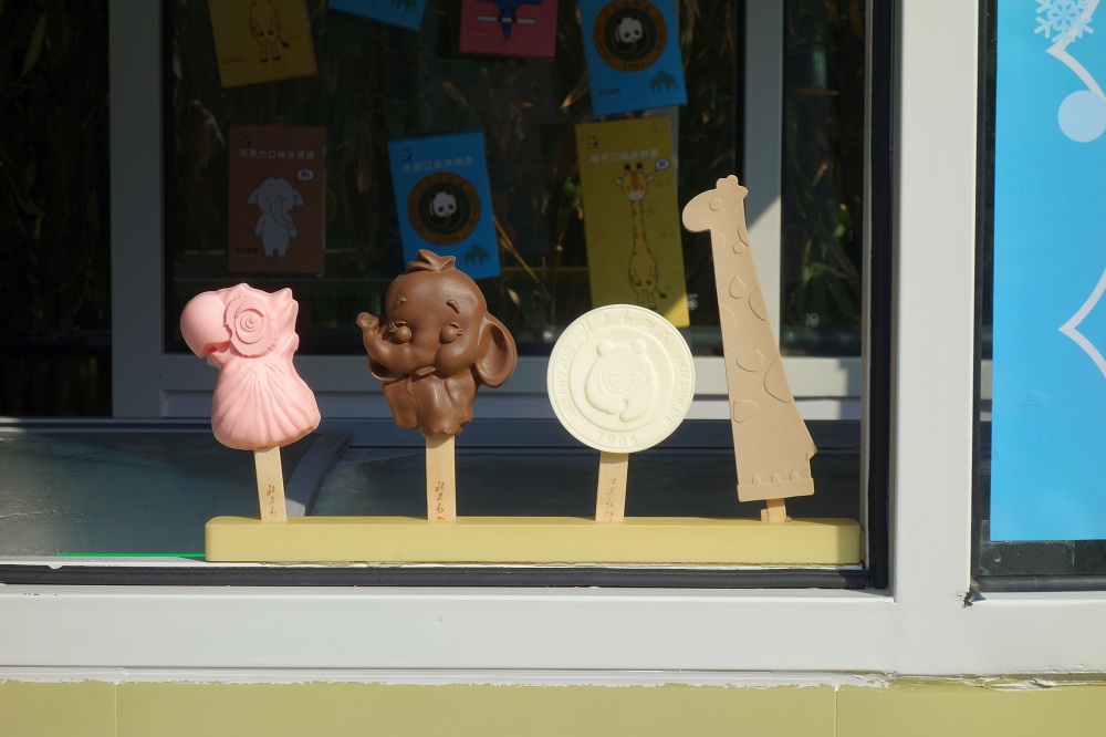 "鹦鹉"那么可爱,来尝尝?北京动物园ip文创雪糕受游人喜爱